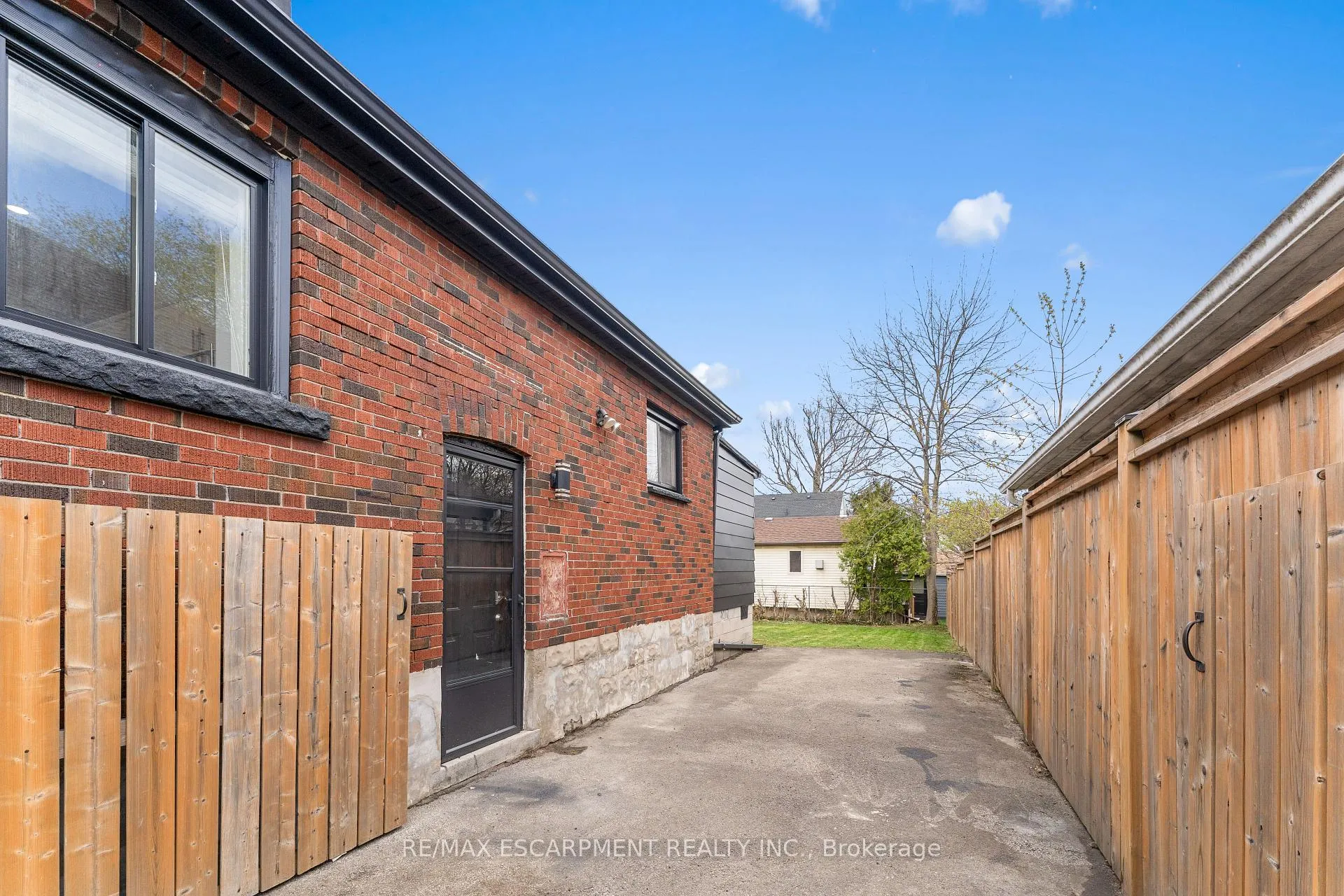 Photo 41 of 53 Brucedale Avenue E, Hamilton, Centremount — HOMEH