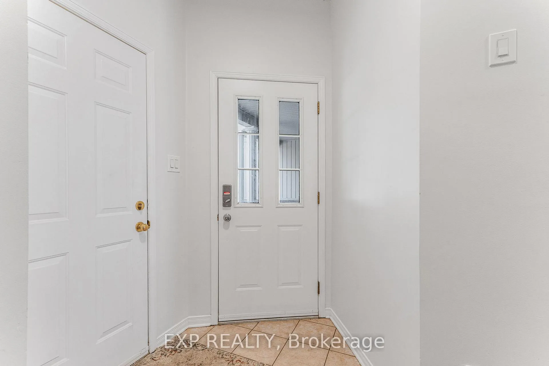 Photo 5 of 44 Tobermory Crescent, Ottawa, Kanata - Morgan's Grant/South March — HOMEH