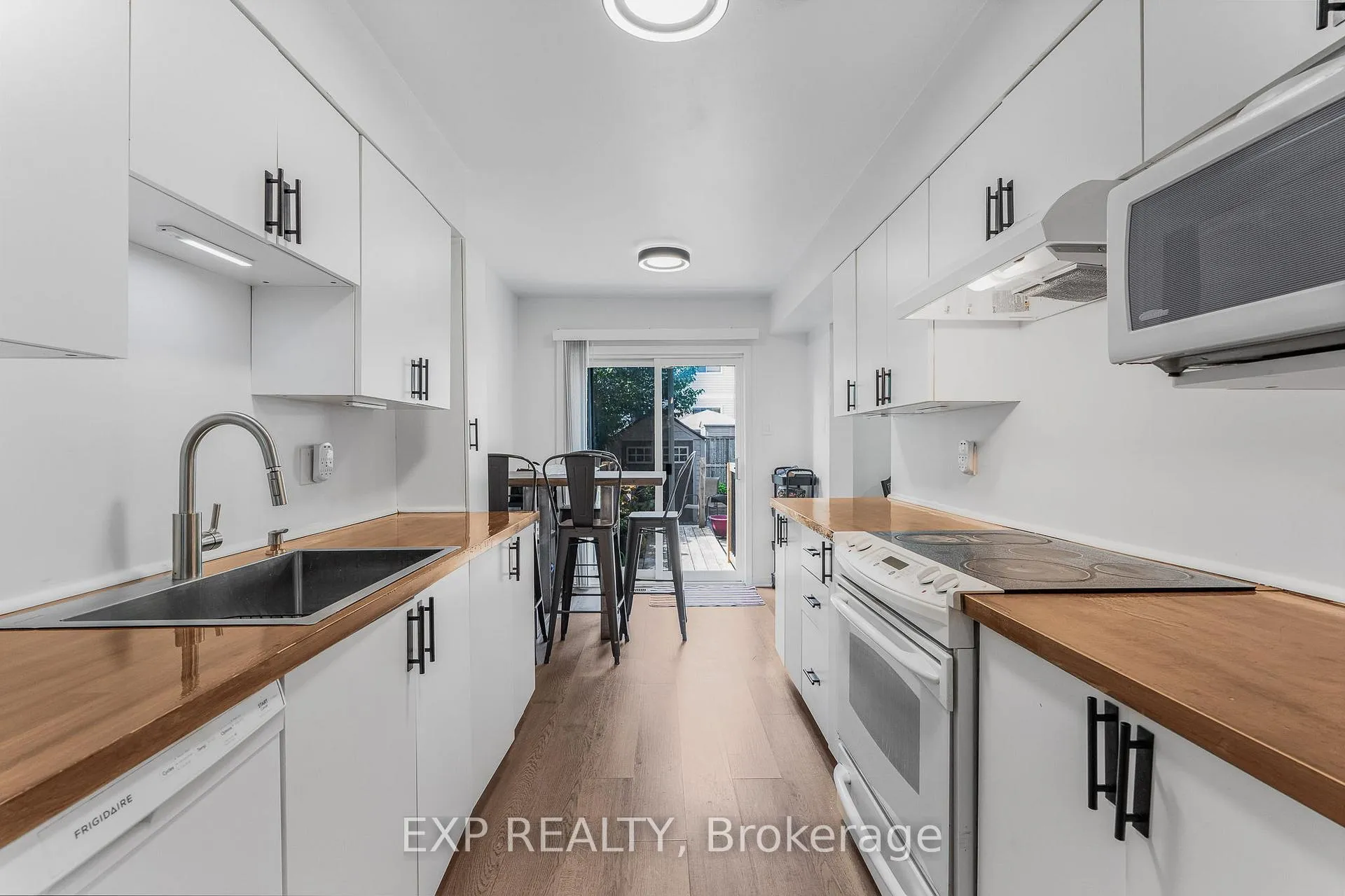 Photo 11 of 44 Tobermory Crescent, Ottawa, Kanata - Morgan's Grant/South March — HOMEH