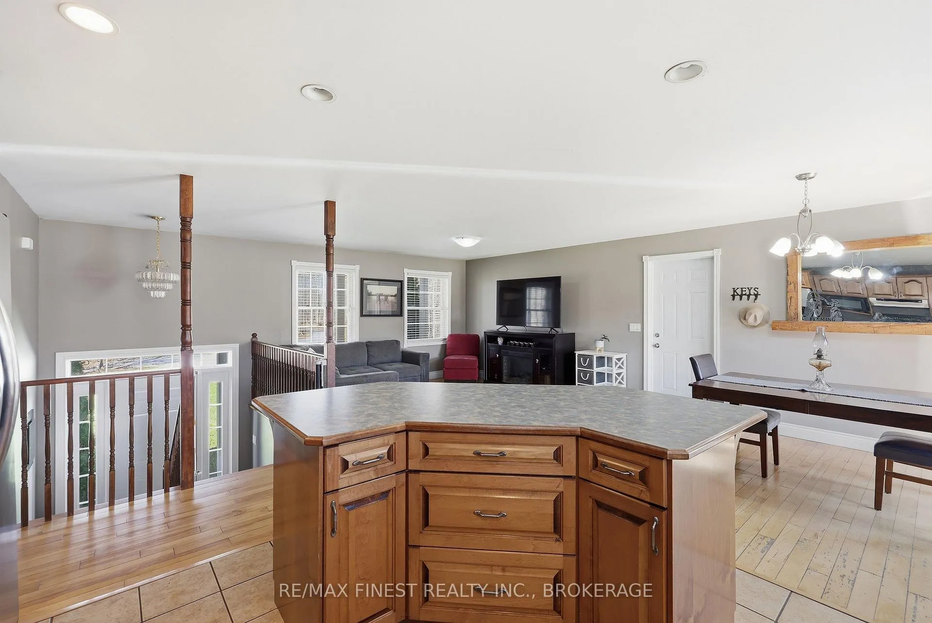 Photo 11 of 3816 Alton Road, Frontenac, Frontenac South — HOMEH