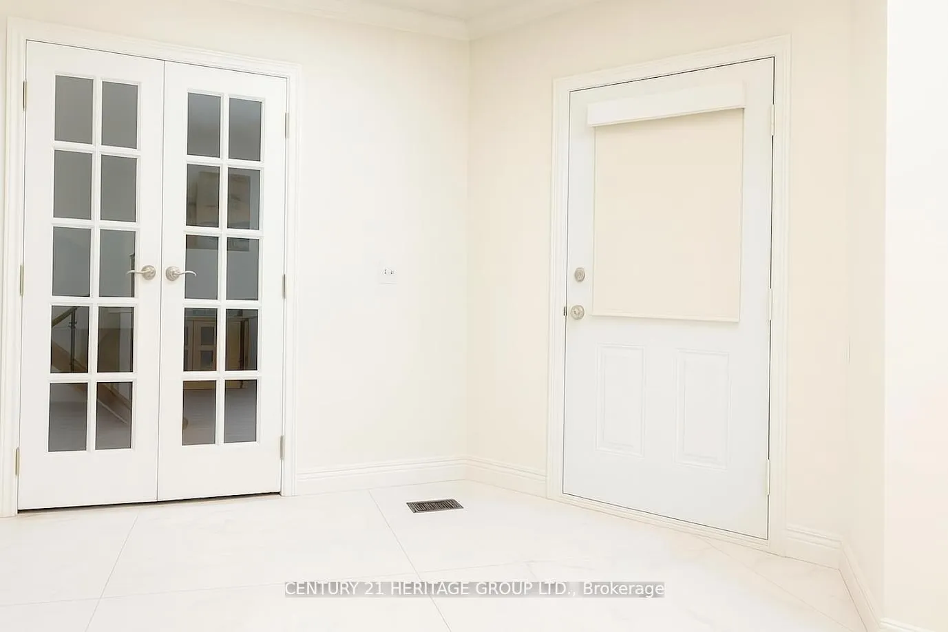 Photo 5 of 824 Thornton Road N, Oshawa, Northglen — HOMEH