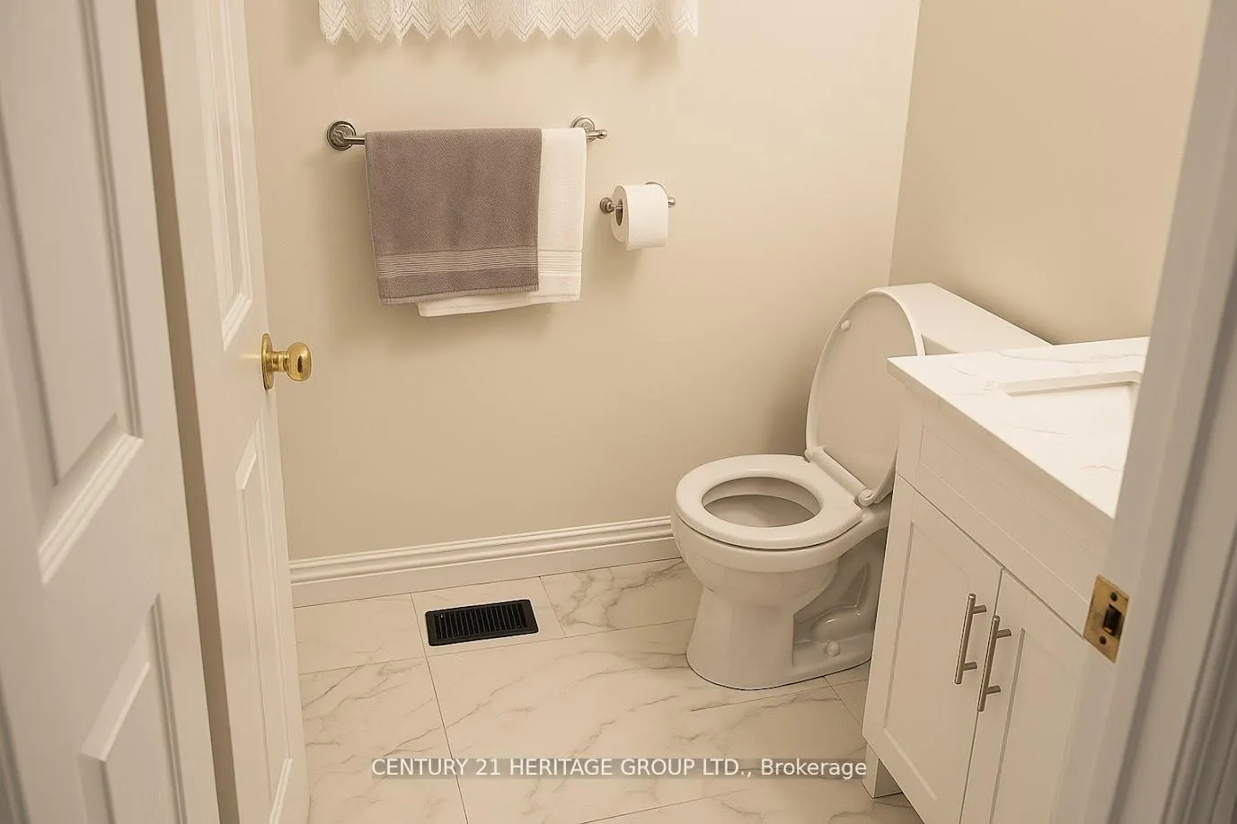 Photo 11 of 824 Thornton Road N, Oshawa, Northglen — HOMEH