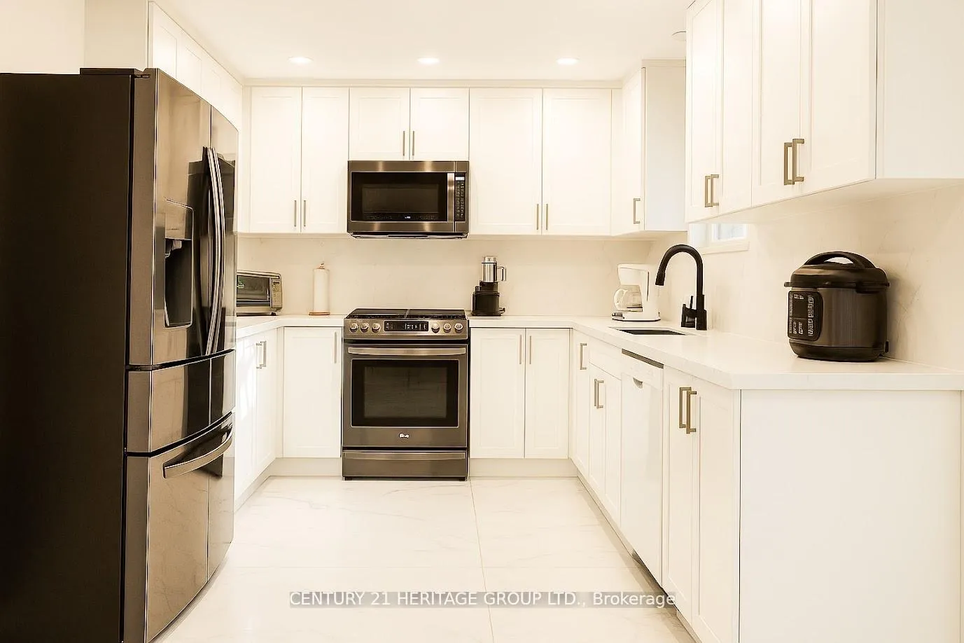 Photo 14 of 824 Thornton Road N, Oshawa, Northglen — HOMEH