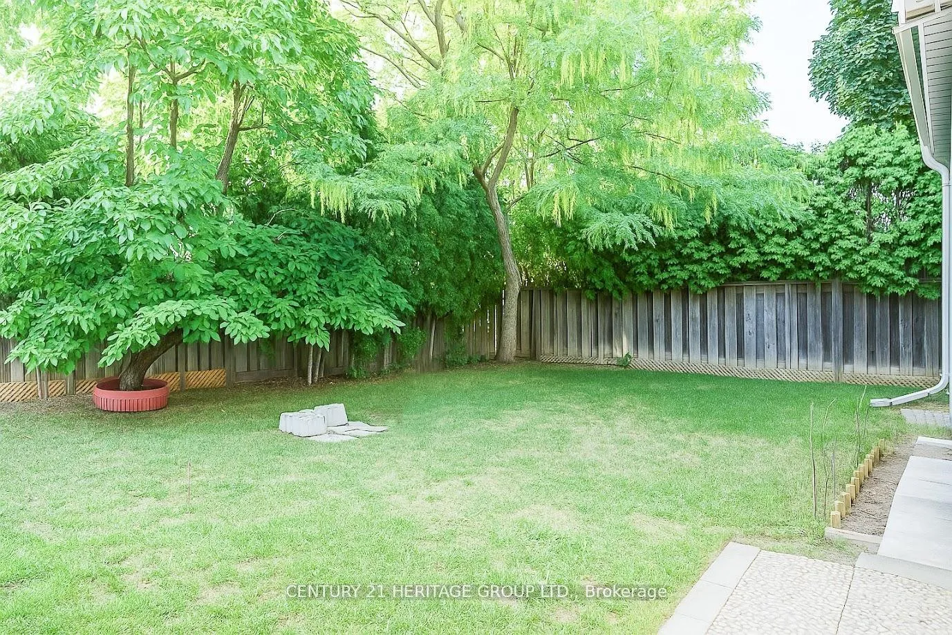 Photo 22 of 824 Thornton Road N, Oshawa, Northglen — HOMEH