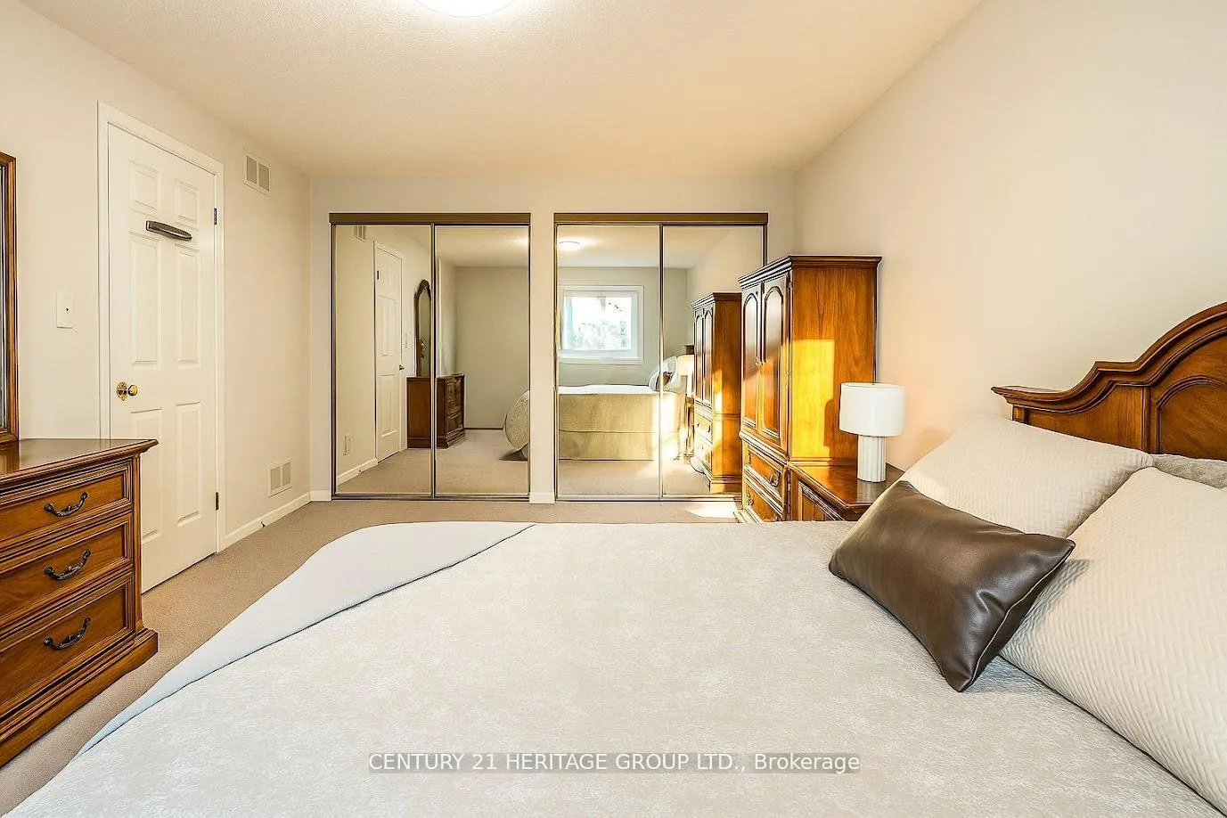 Photo 37 of 824 Thornton Road N, Oshawa, Northglen — HOMEH