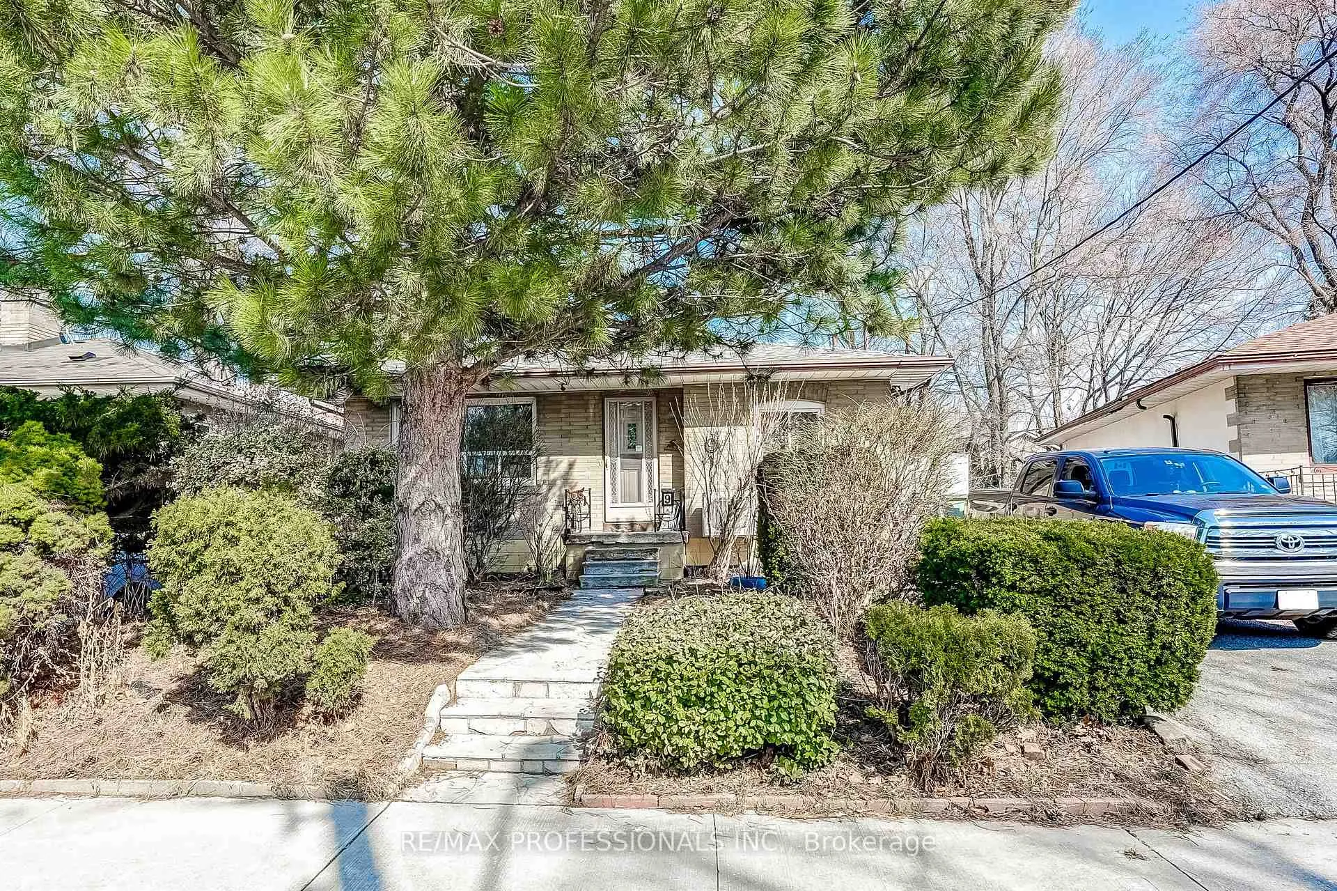 Photo 2 of Unit BSMT, 9 Cashman Crescent, Toronto, Rockcliffe-Smythe — HOMEH