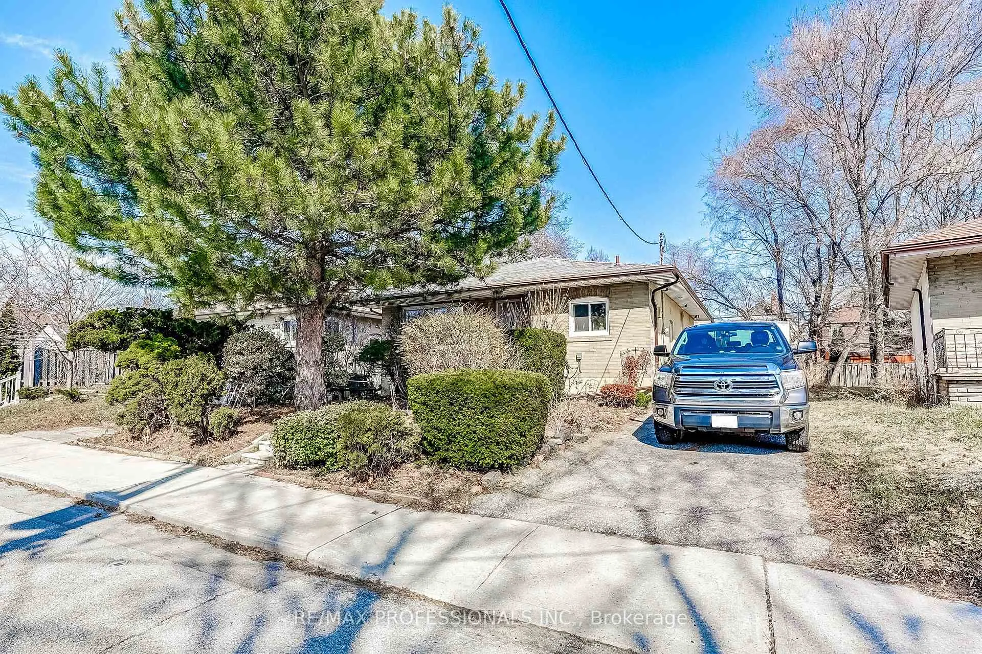Photo 3 of Unit BSMT, 9 Cashman Crescent, Toronto, Rockcliffe-Smythe — HOMEH