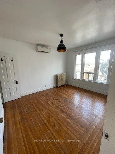 Photo 4 of Unit 2, 100 Dunsmure Road, Hamilton, Stipley — HOMEH