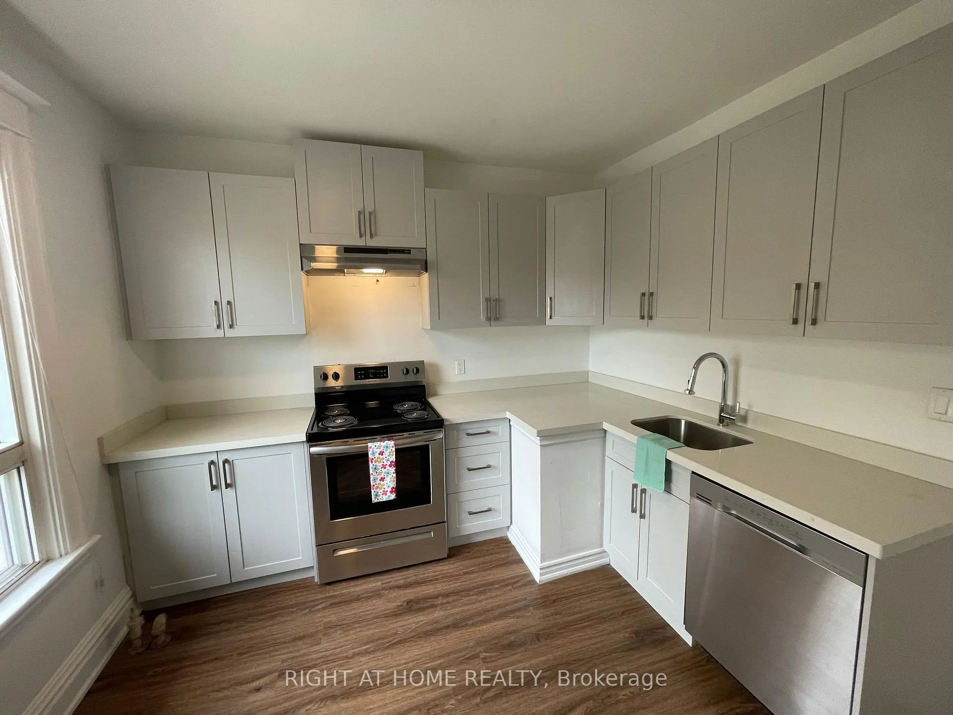 Photo 5 of Unit 2, 100 Dunsmure Road, Hamilton, Stipley — HOMEH