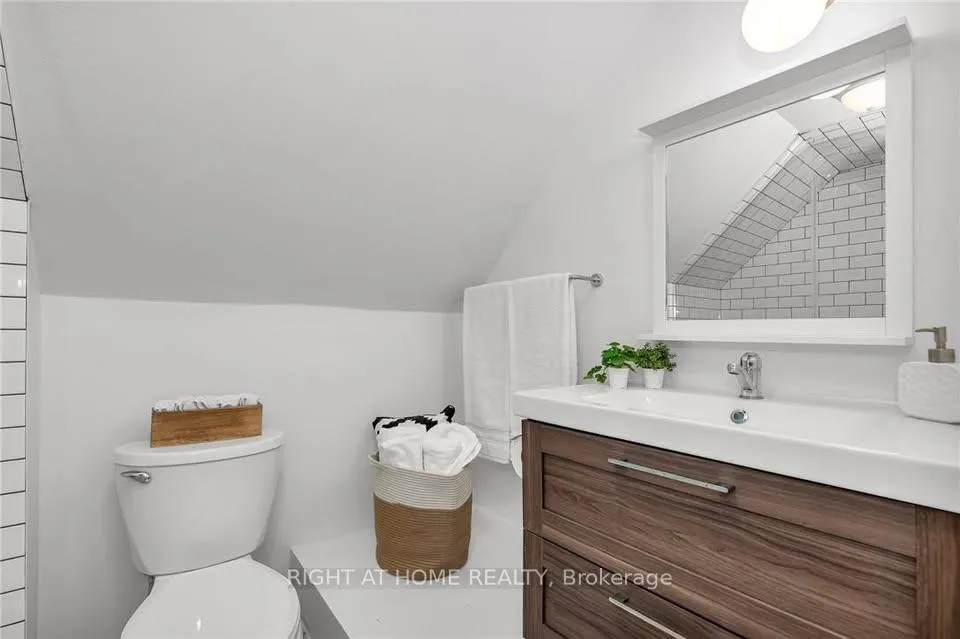 Photo 9 of Unit 2, 100 Dunsmure Road, Hamilton, Stipley — HOMEH