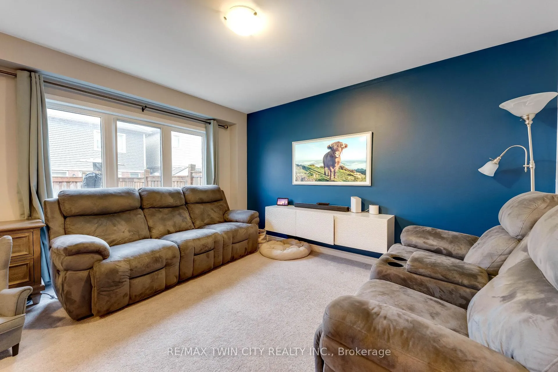 Photo 5 of 21 Postmaster Drive, Kitchener — HOMEH
