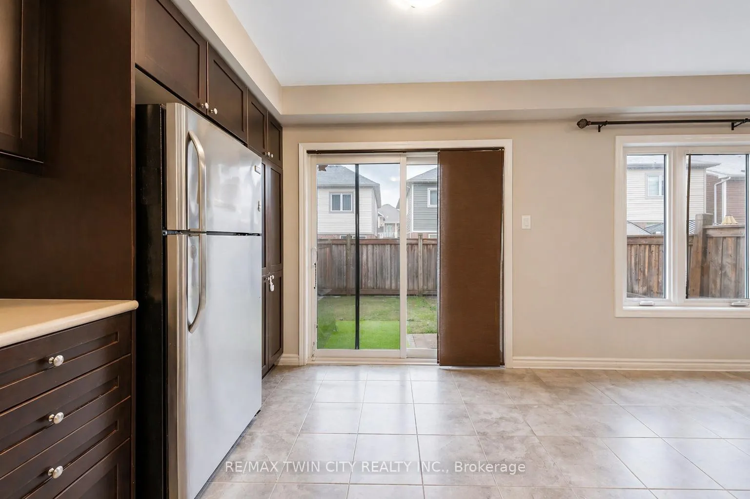 Photo 10 of 21 Postmaster Drive, Kitchener — HOMEH