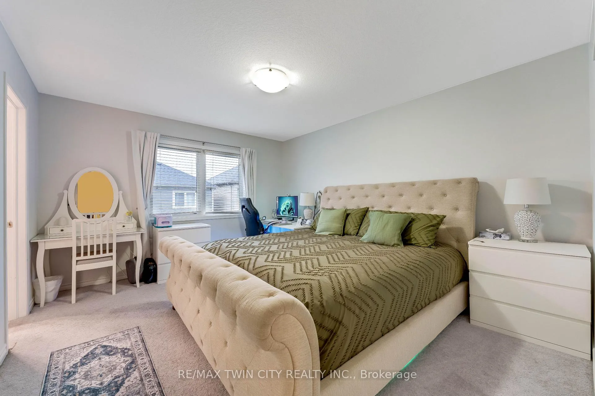 Photo 17 of 21 Postmaster Drive, Kitchener — HOMEH