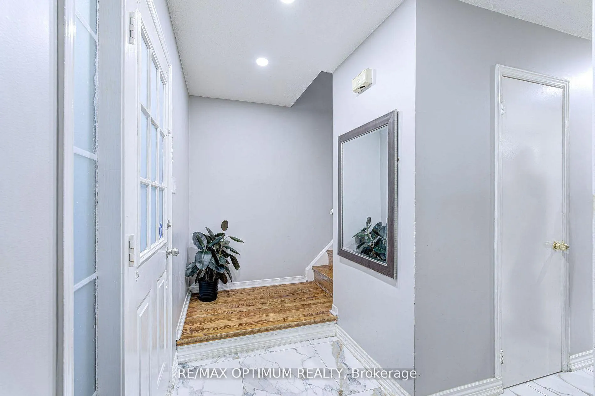 Photo 3 of 108 Timberlane Drive, Brampton, Fletcher's Creek South — HOMEH