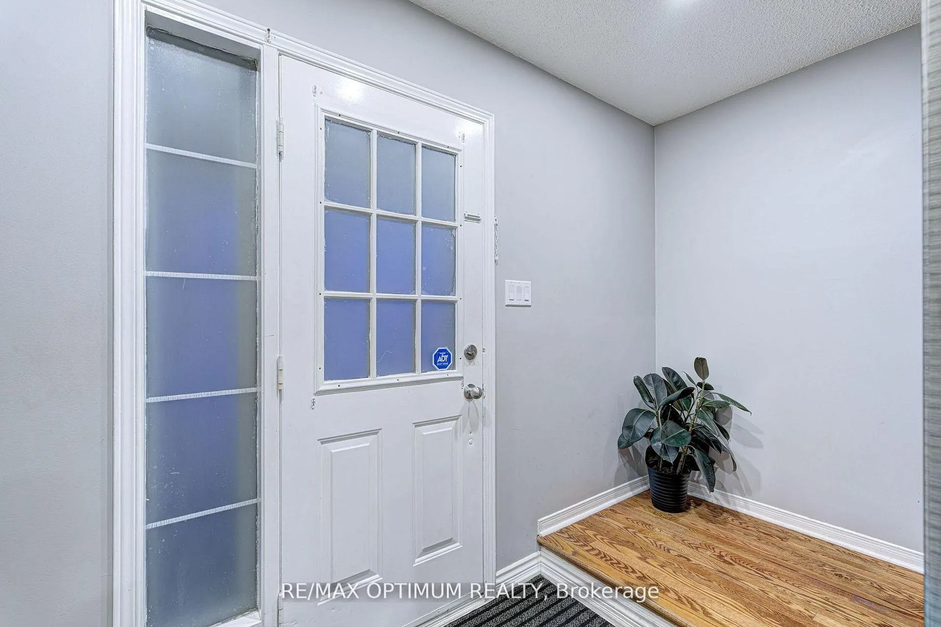 Photo 4 of 108 Timberlane Drive, Brampton, Fletcher's Creek South — HOMEH