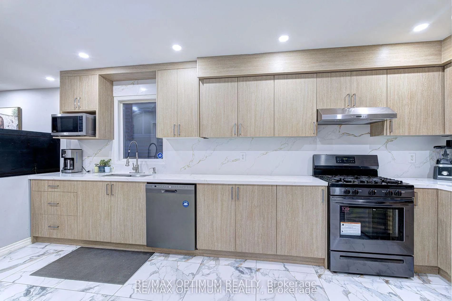 Photo 13 of 108 Timberlane Drive, Brampton, Fletcher's Creek South — HOMEH