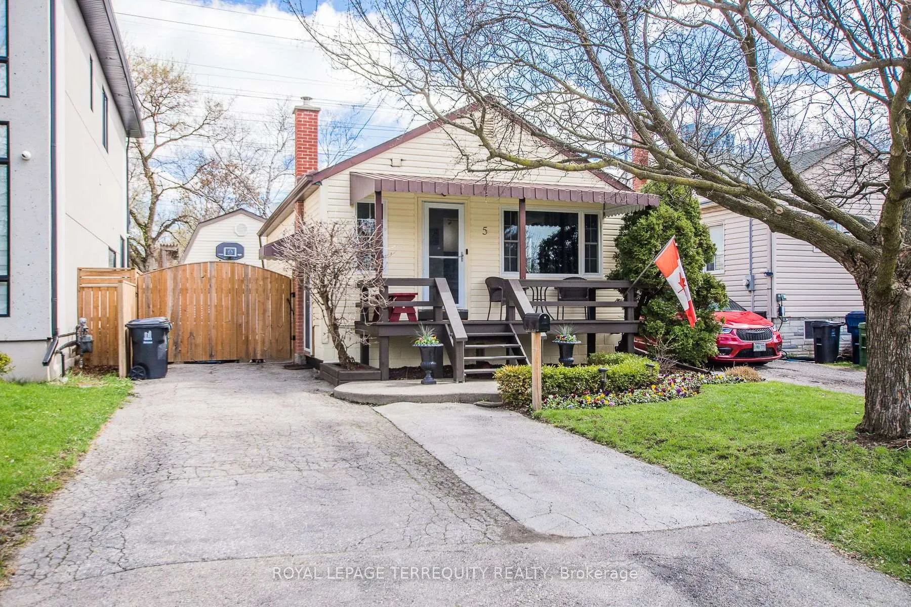 Front of 5 Acorn Avenue