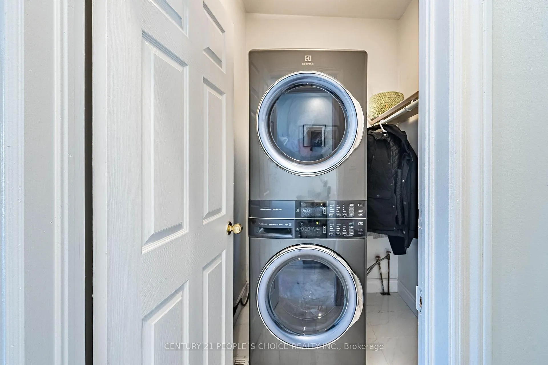 Photo 26 of 23 Smoothwater Street, Brampton, Sandringham-Wellington — HOMEH