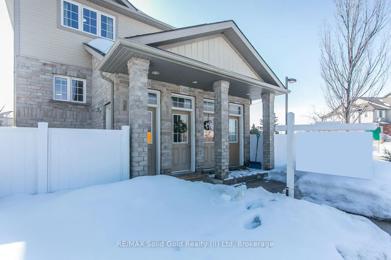 Photo 1 of Unit B, 242 Westmeadow Drive, Kitchener, Highland West — HOMEH