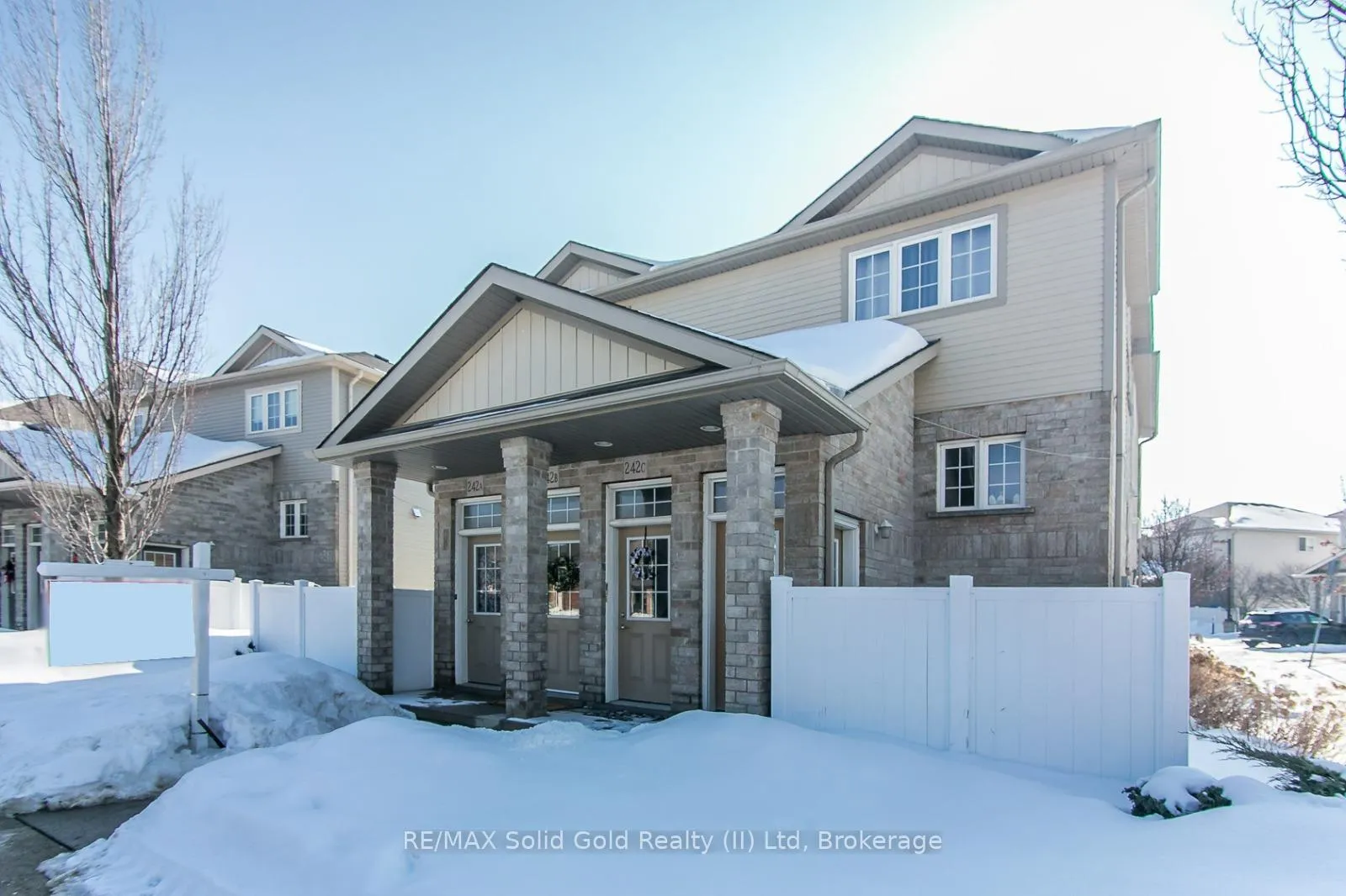 Photo 2 of Unit B, 242 Westmeadow Drive, Kitchener, Highland West — HOMEH