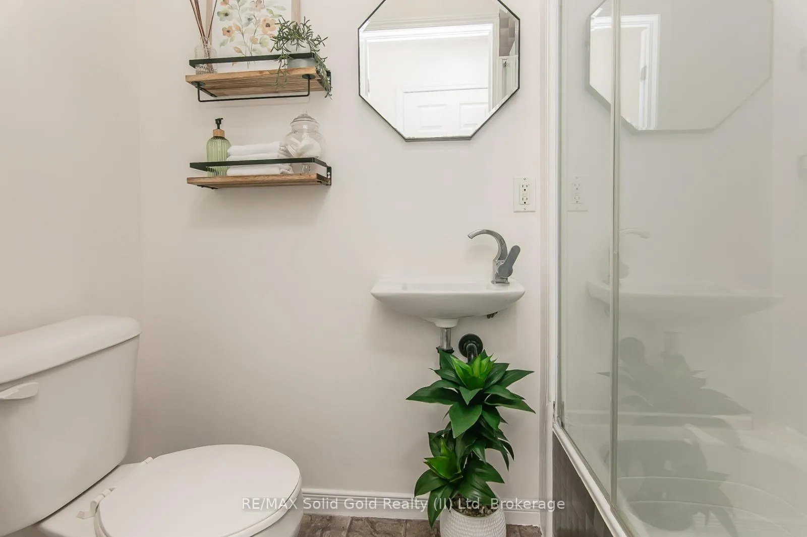 Photo 9 of Unit B, 242 Westmeadow Drive, Kitchener, Highland West — HOMEH