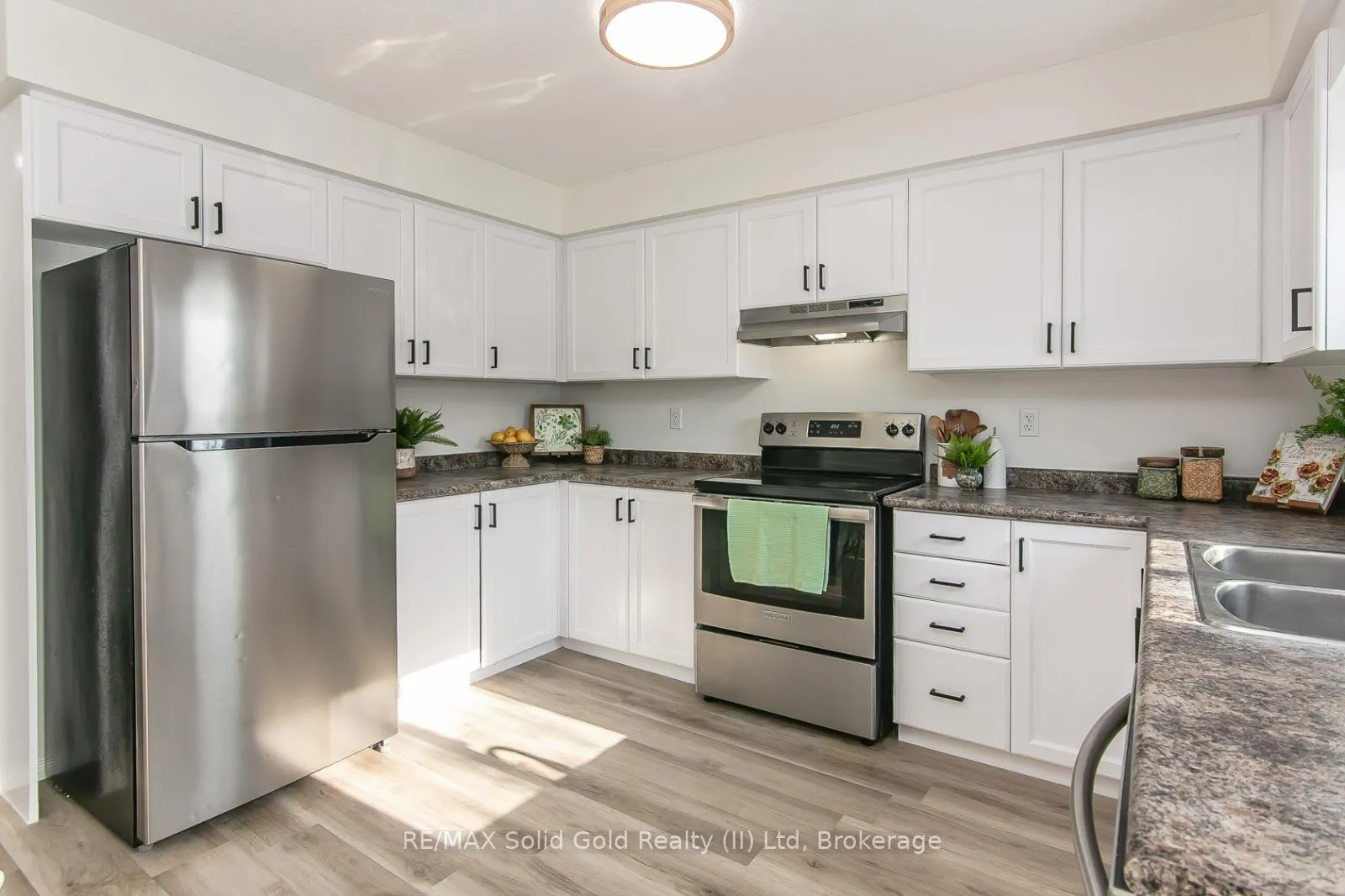 Photo 13 of Unit B, 242 Westmeadow Drive, Kitchener, Highland West — HOMEH