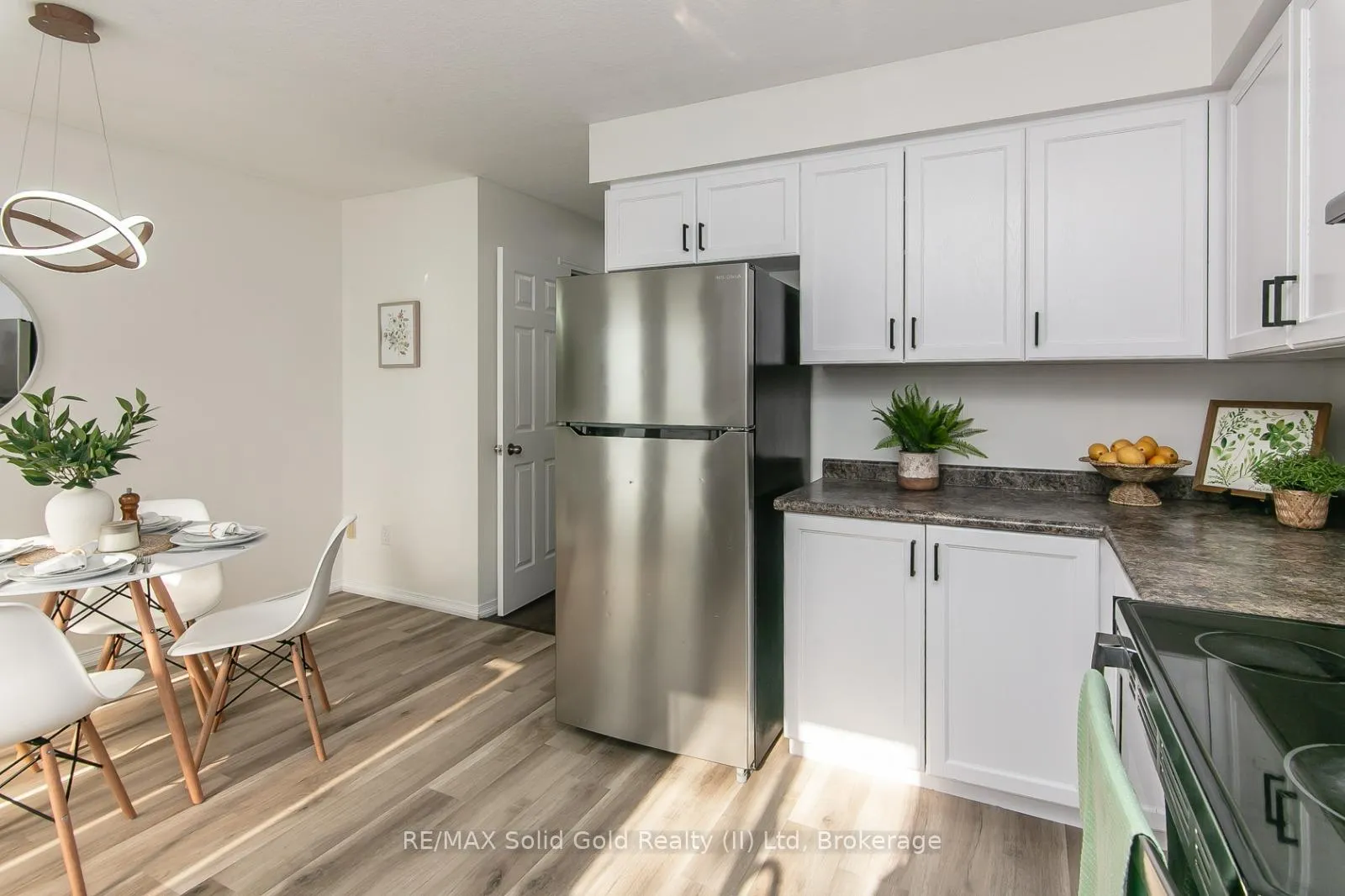 Photo 14 of Unit B, 242 Westmeadow Drive, Kitchener, Highland West — HOMEH