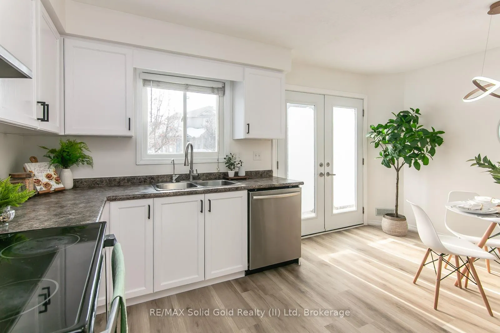 Photo 15 of Unit B, 242 Westmeadow Drive, Kitchener, Highland West — HOMEH