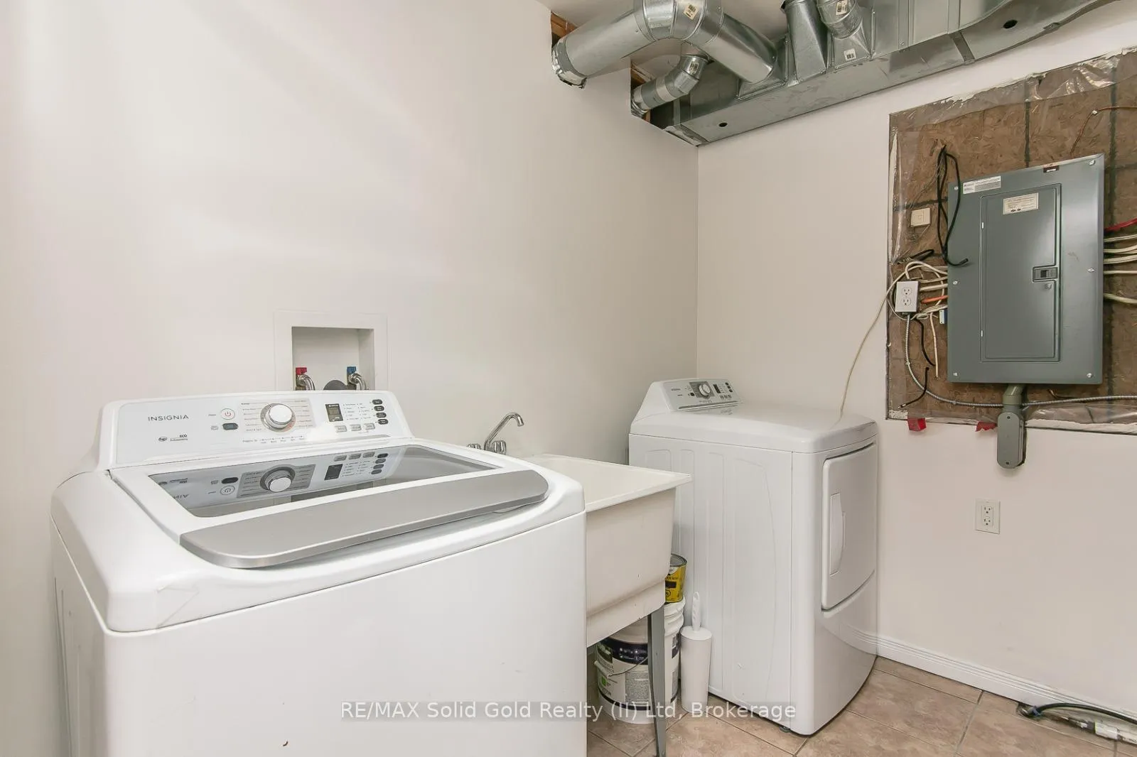 Photo 20 of Unit B, 242 Westmeadow Drive, Kitchener, Highland West — HOMEH