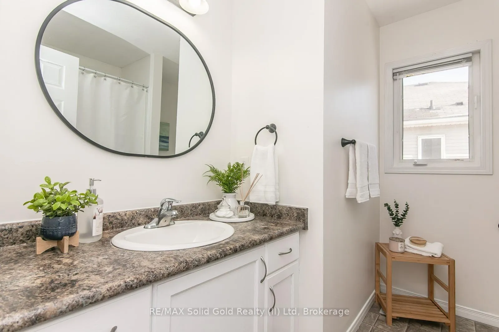 Photo 28 of Unit B, 242 Westmeadow Drive, Kitchener, Highland West — HOMEH