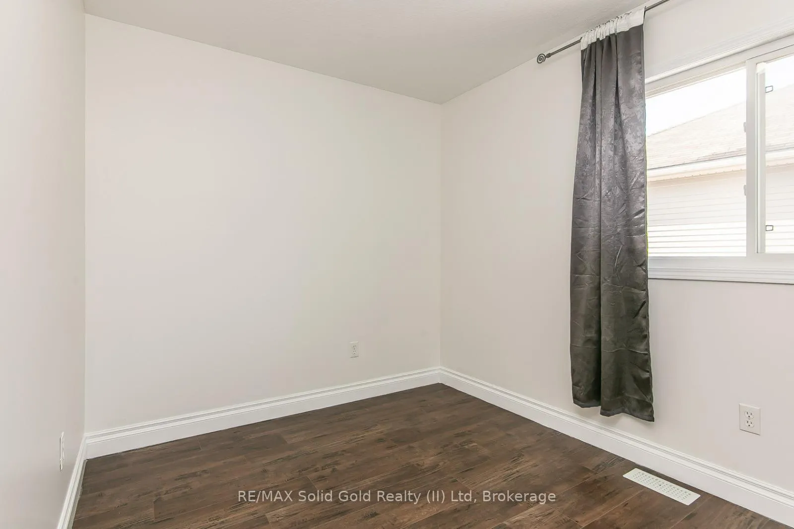 Photo 33 of Unit B, 242 Westmeadow Drive, Kitchener, Highland West — HOMEH