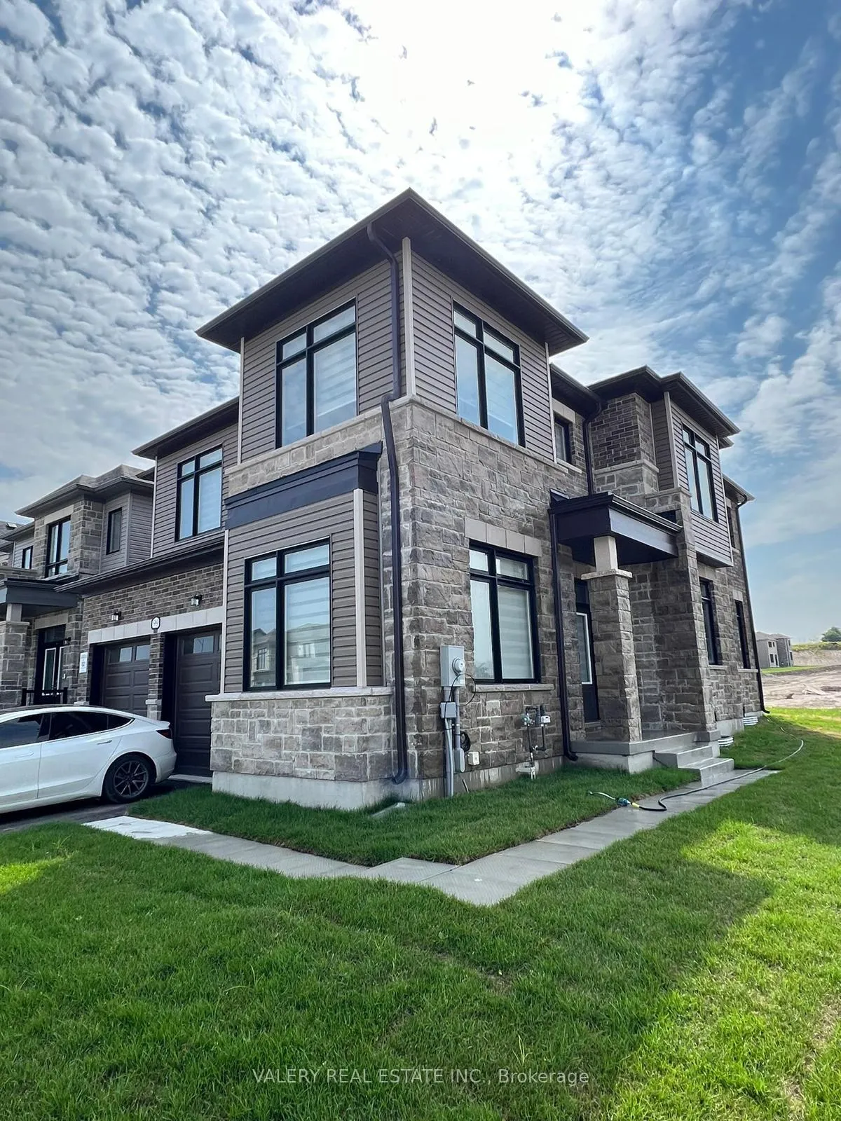 Photo 1 of 99 Thicketwood Avenue, Barrie, Rural Barrie Southeast — HOMEH