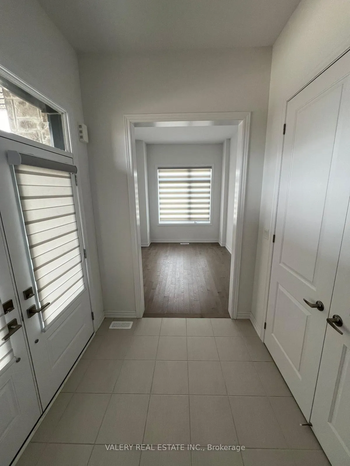 Photo 2 of 99 Thicketwood Avenue, Barrie, Rural Barrie Southeast — HOMEH