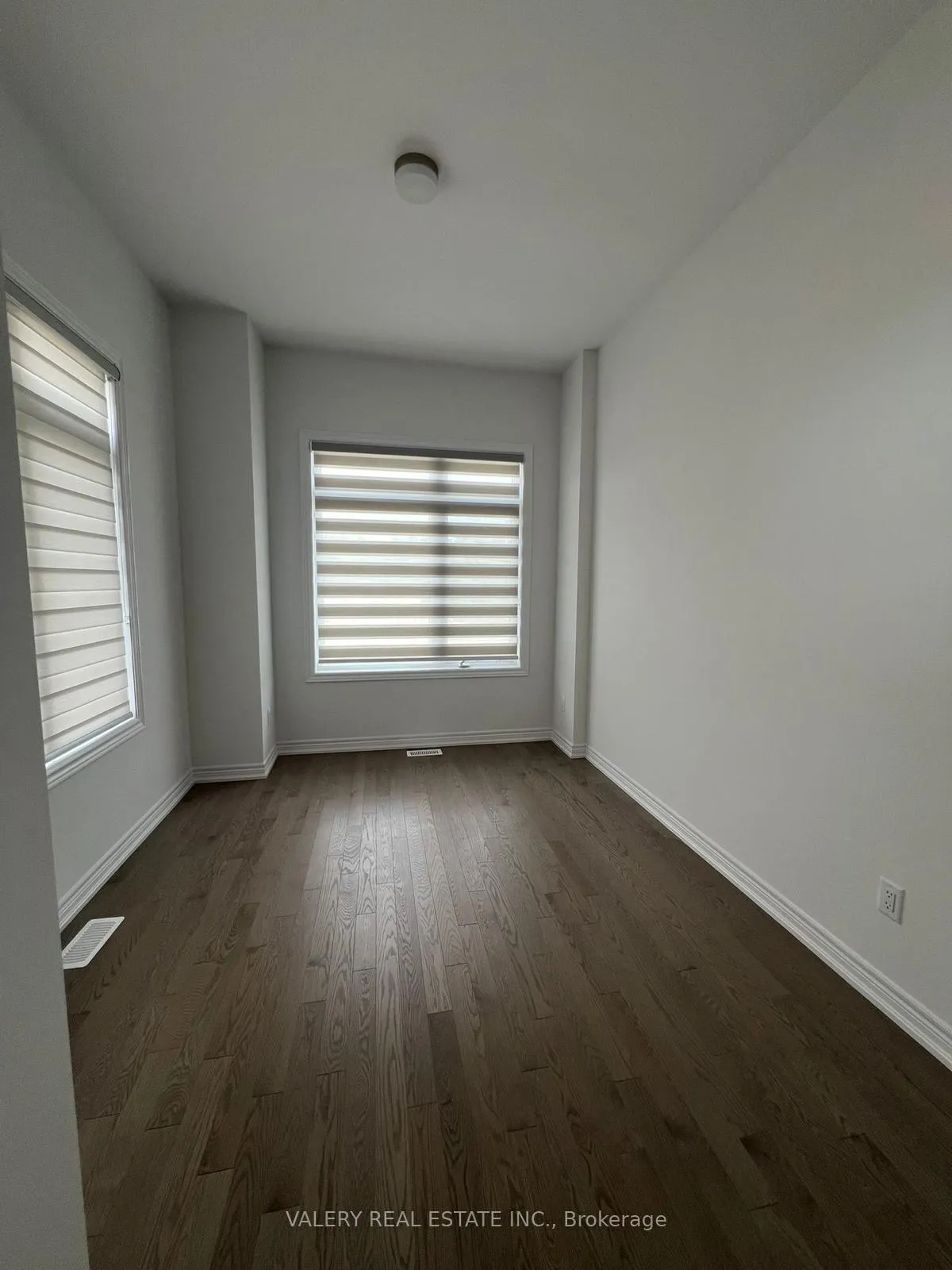 Photo 3 of 99 Thicketwood Avenue, Barrie, Rural Barrie Southeast — HOMEH