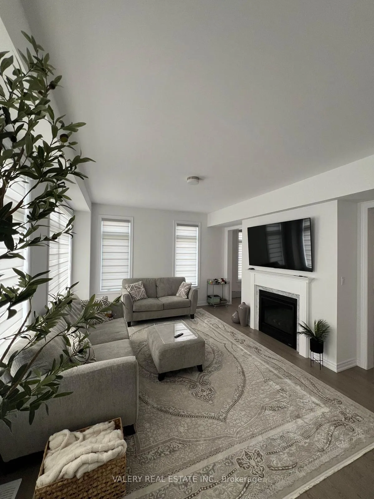 Photo 7 of 99 Thicketwood Avenue, Barrie, Rural Barrie Southeast — HOMEH