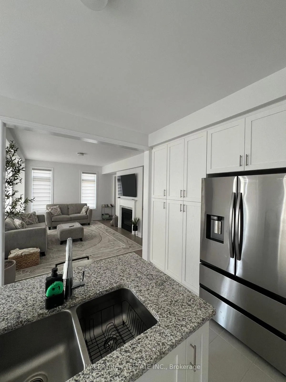 Photo 8 of 99 Thicketwood Avenue, Barrie, Rural Barrie Southeast — HOMEH