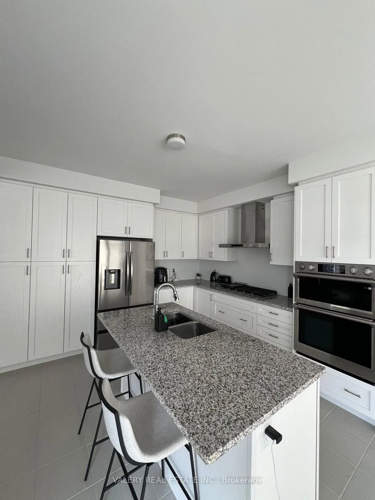 Photo 9 of 99 Thicketwood Avenue, Barrie, Rural Barrie Southeast — HOMEH