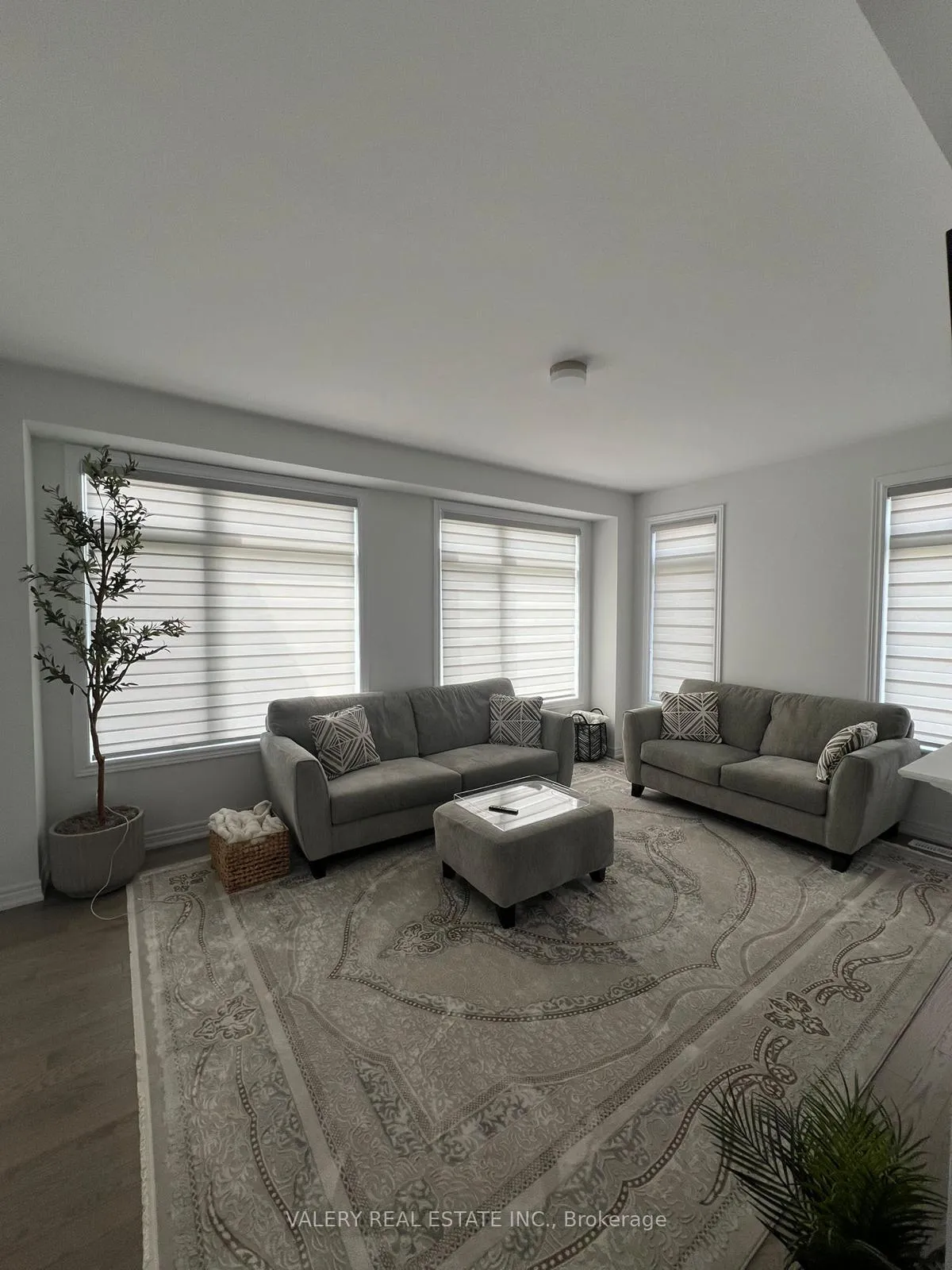 Photo 10 of 99 Thicketwood Avenue, Barrie, Rural Barrie Southeast — HOMEH