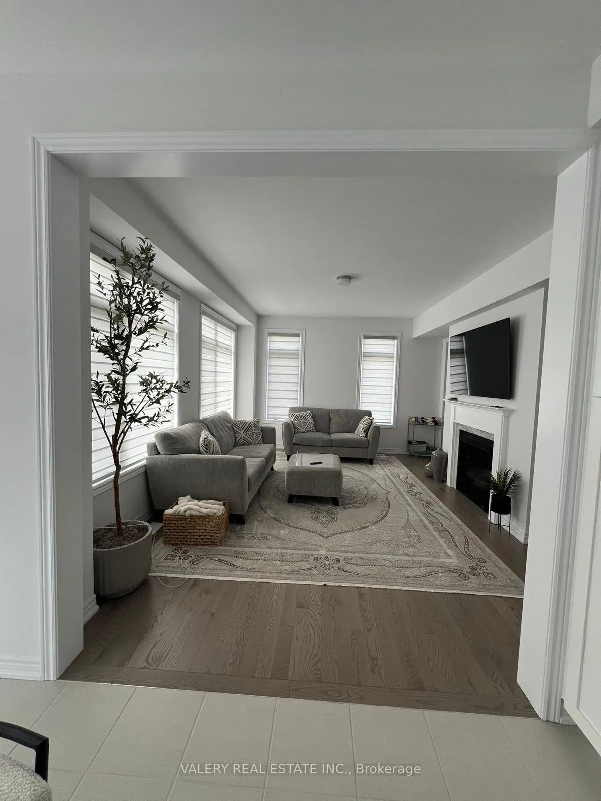 Photo 12 of 99 Thicketwood Avenue, Barrie, Rural Barrie Southeast — HOMEH