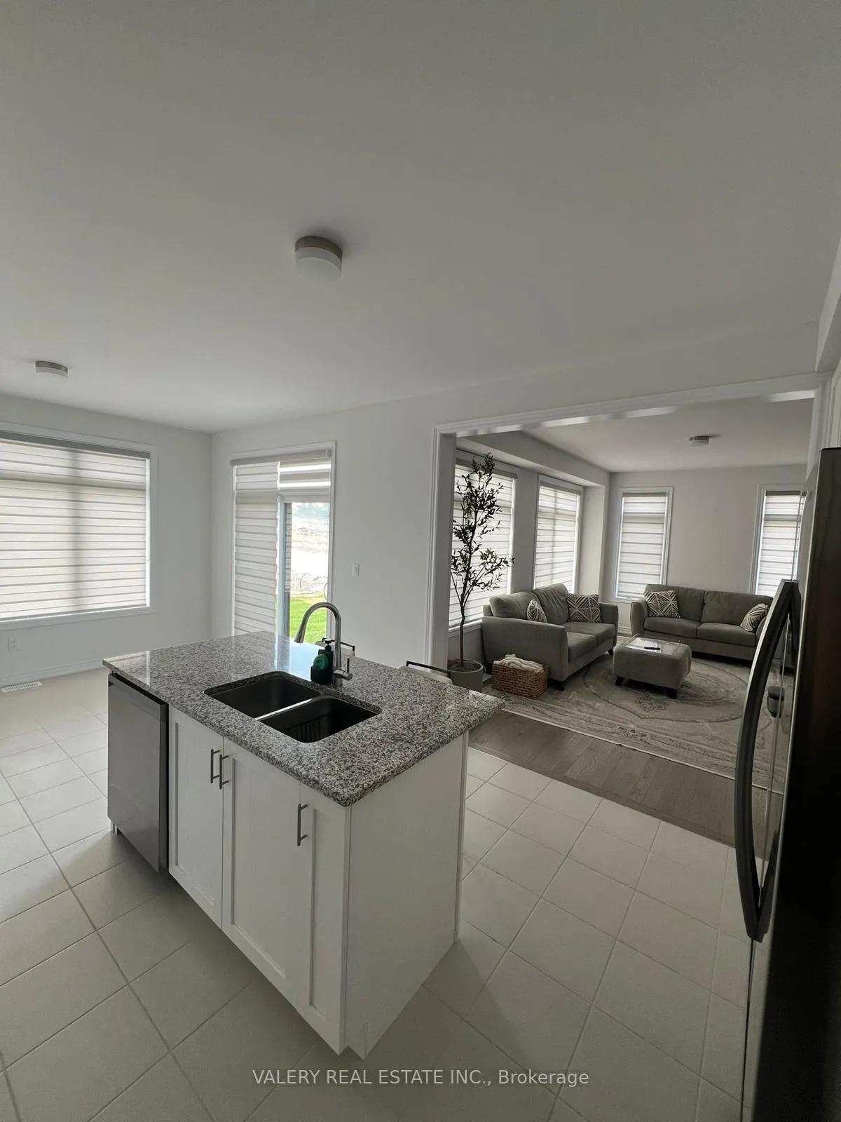 Photo 13 of 99 Thicketwood Avenue, Barrie, Rural Barrie Southeast — HOMEH