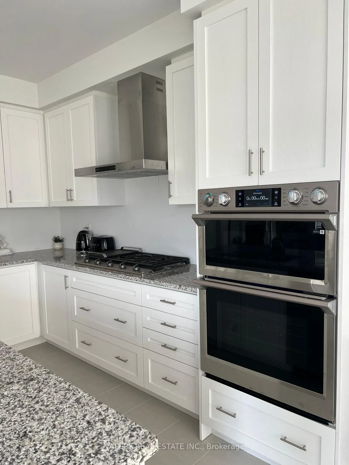 Photo 15 of 99 Thicketwood Avenue, Barrie, Rural Barrie Southeast — HOMEH
