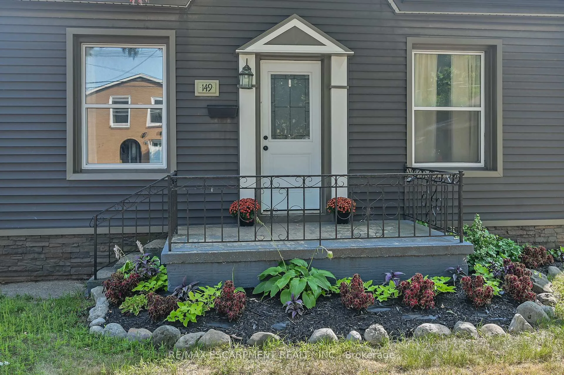 Photo 2 of 149 Elgin Street, Brantford — HOMEH