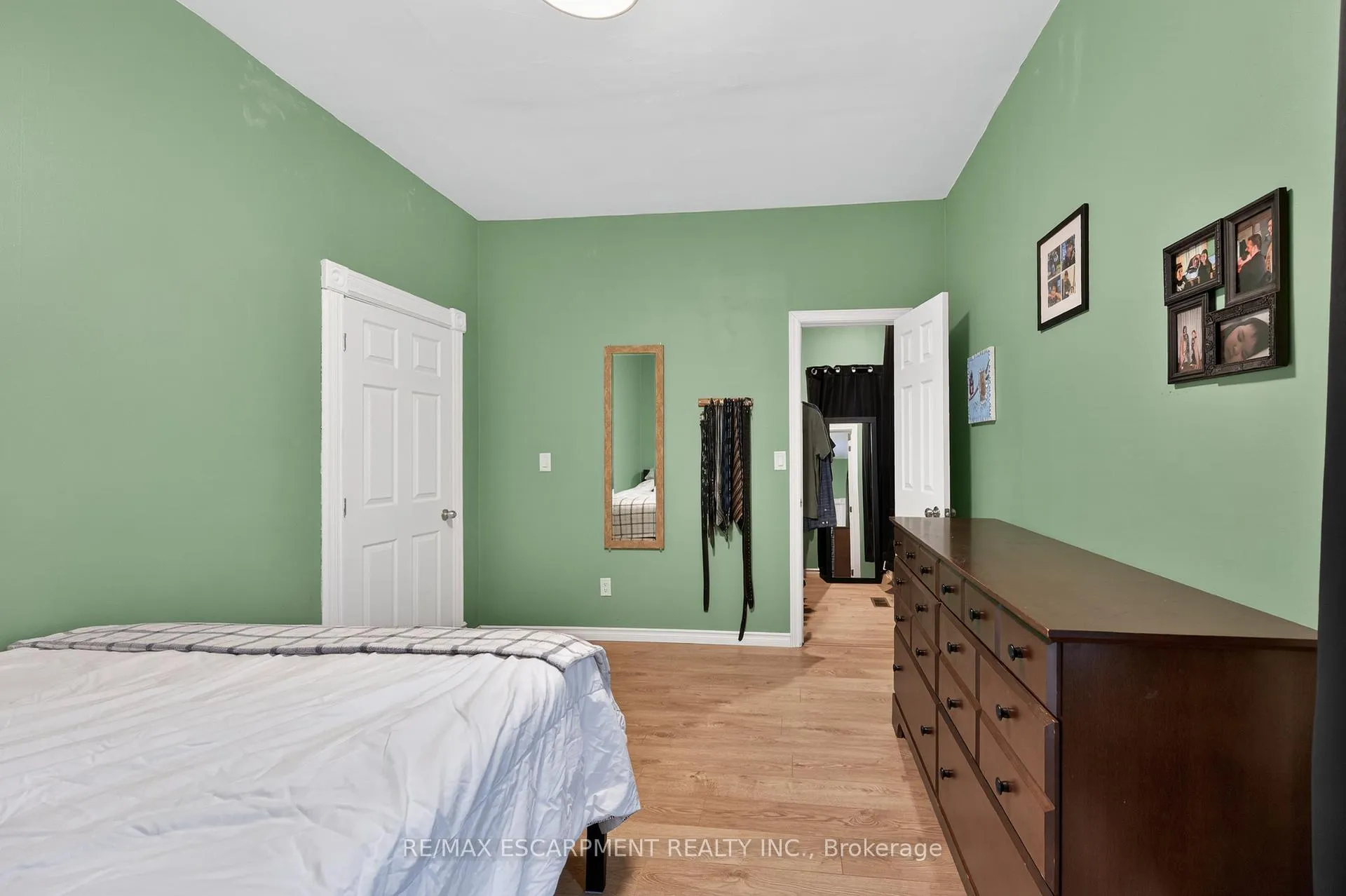 Photo 23 of 149 Elgin Street, Brantford — HOMEH