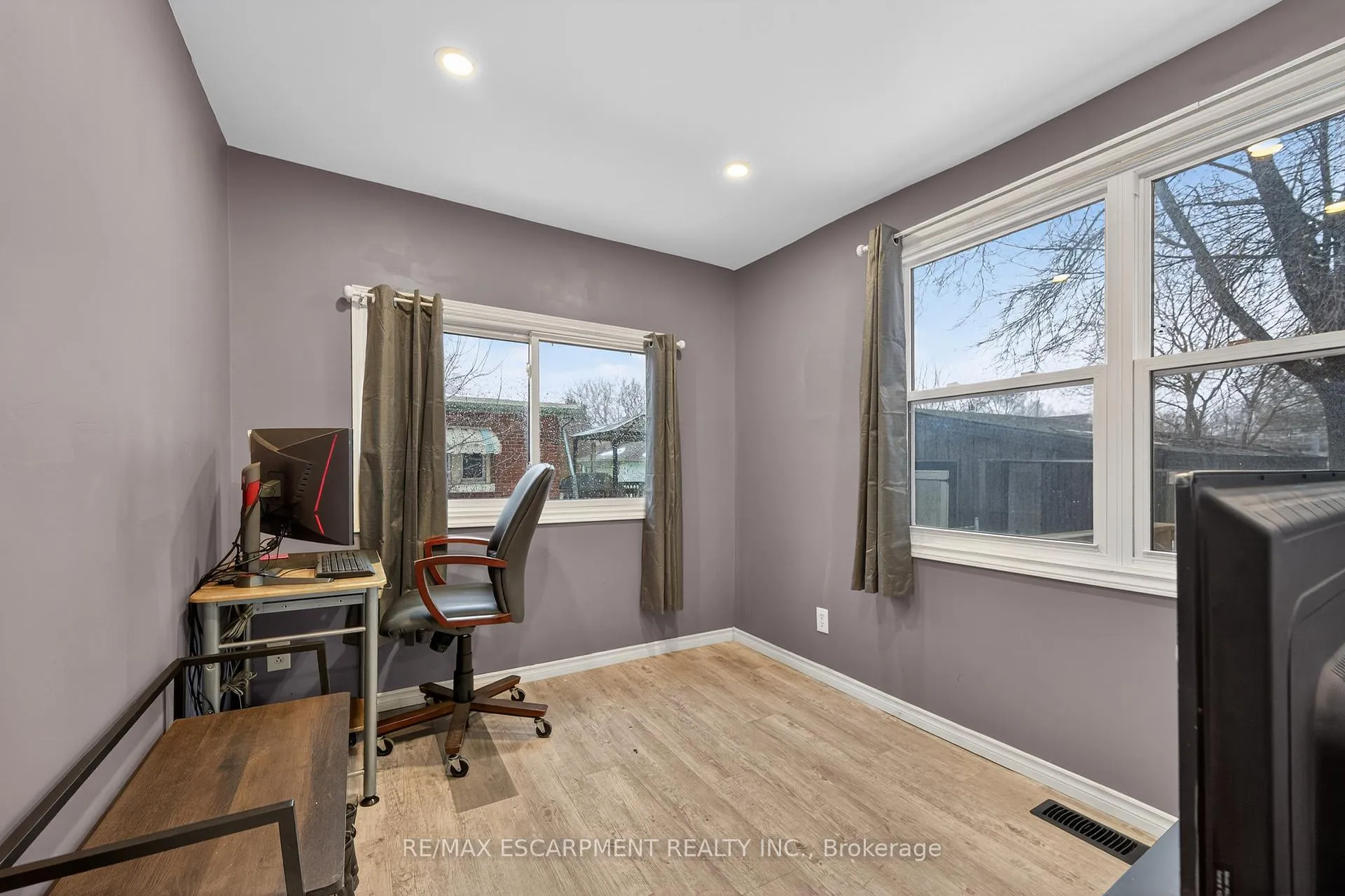 Photo 33 of 149 Elgin Street, Brantford — HOMEH