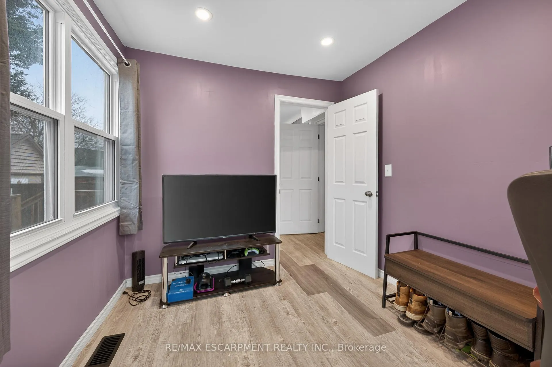 Photo 34 of 149 Elgin Street, Brantford — HOMEH