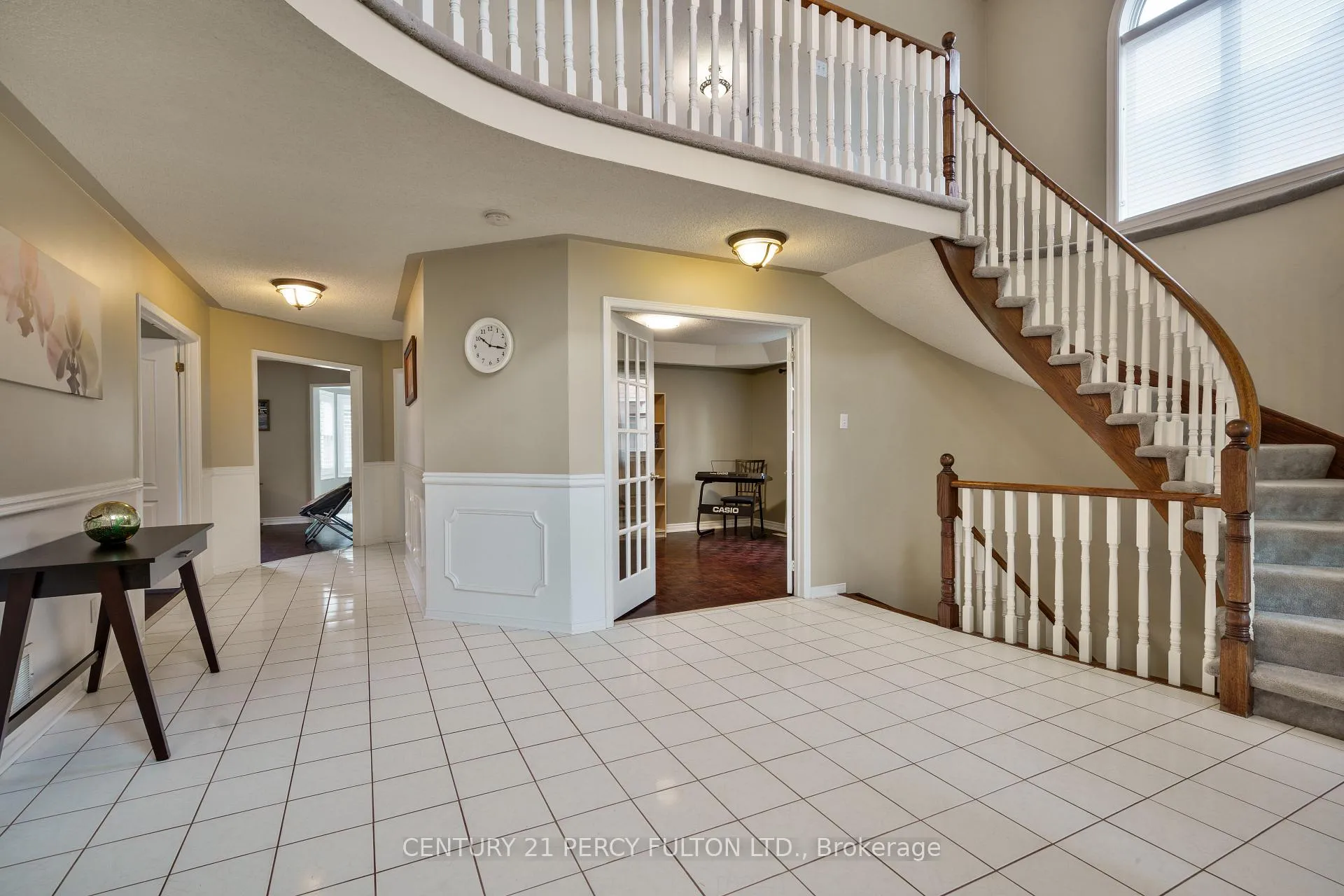 Photo 4 of 54 Cityview Circle, Barrie, Holly — HOMEH