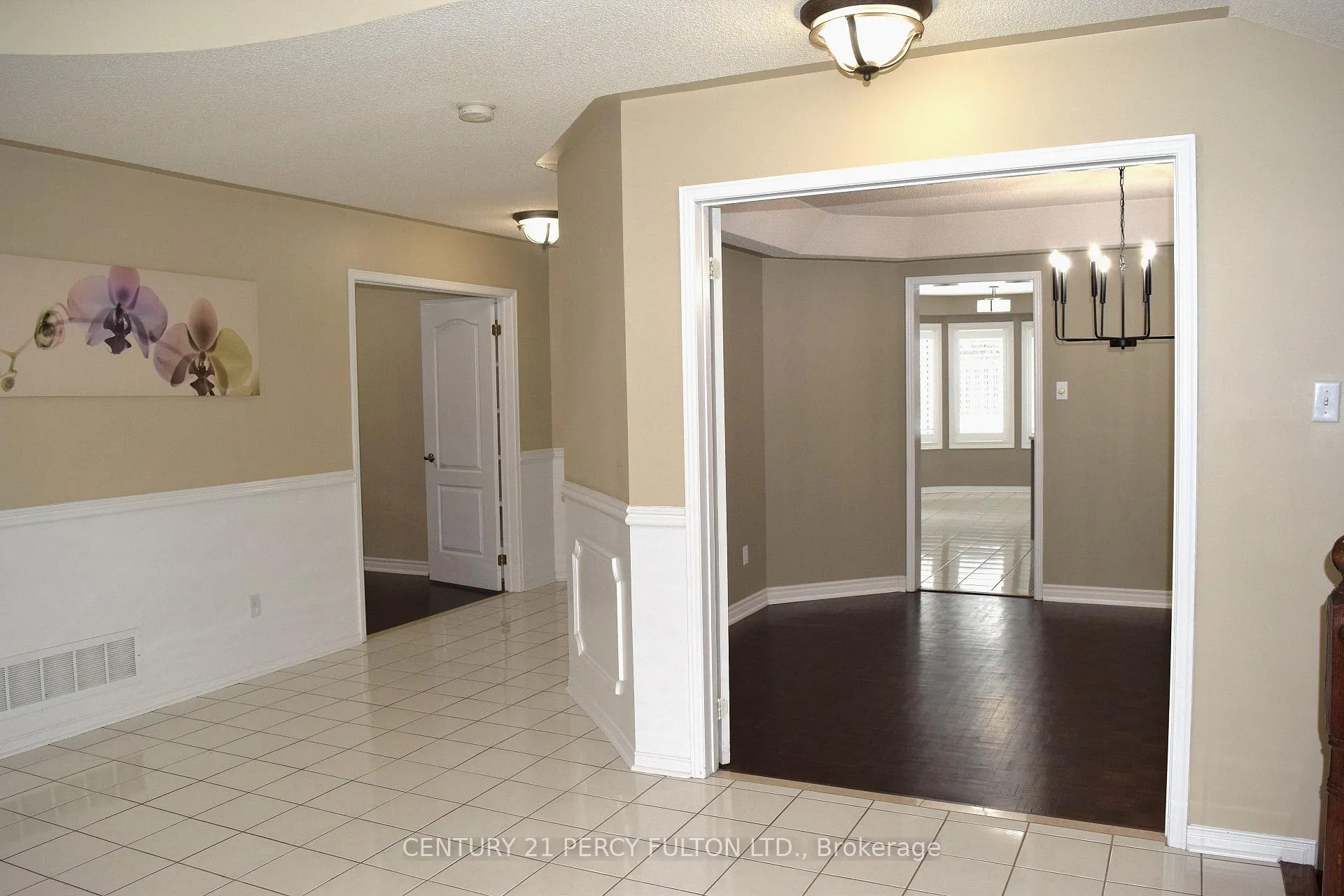 Photo 5 of 54 Cityview Circle, Barrie, Holly — HOMEH