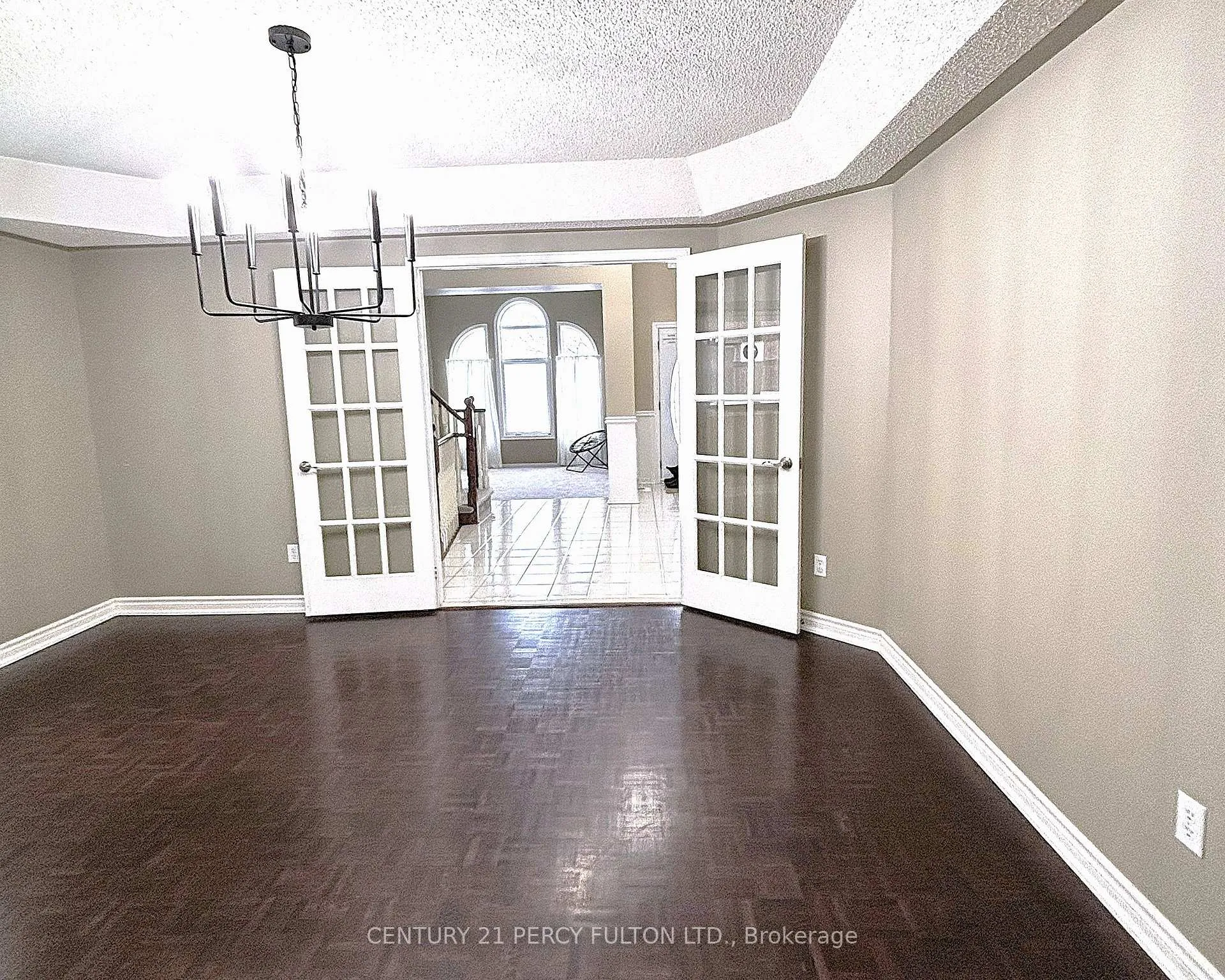 Photo 7 of 54 Cityview Circle, Barrie, Holly — HOMEH