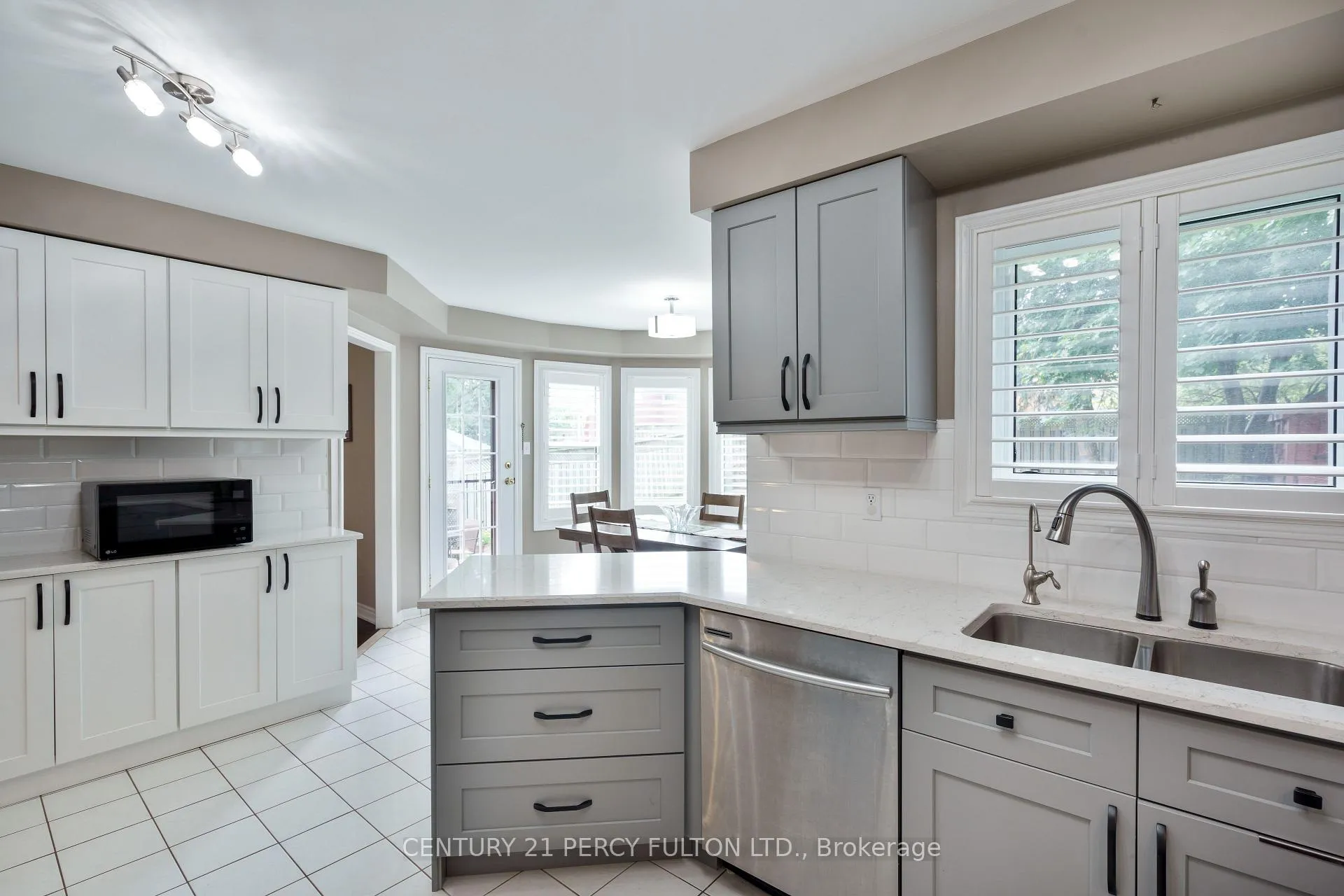 Photo 9 of 54 Cityview Circle, Barrie, Holly — HOMEH