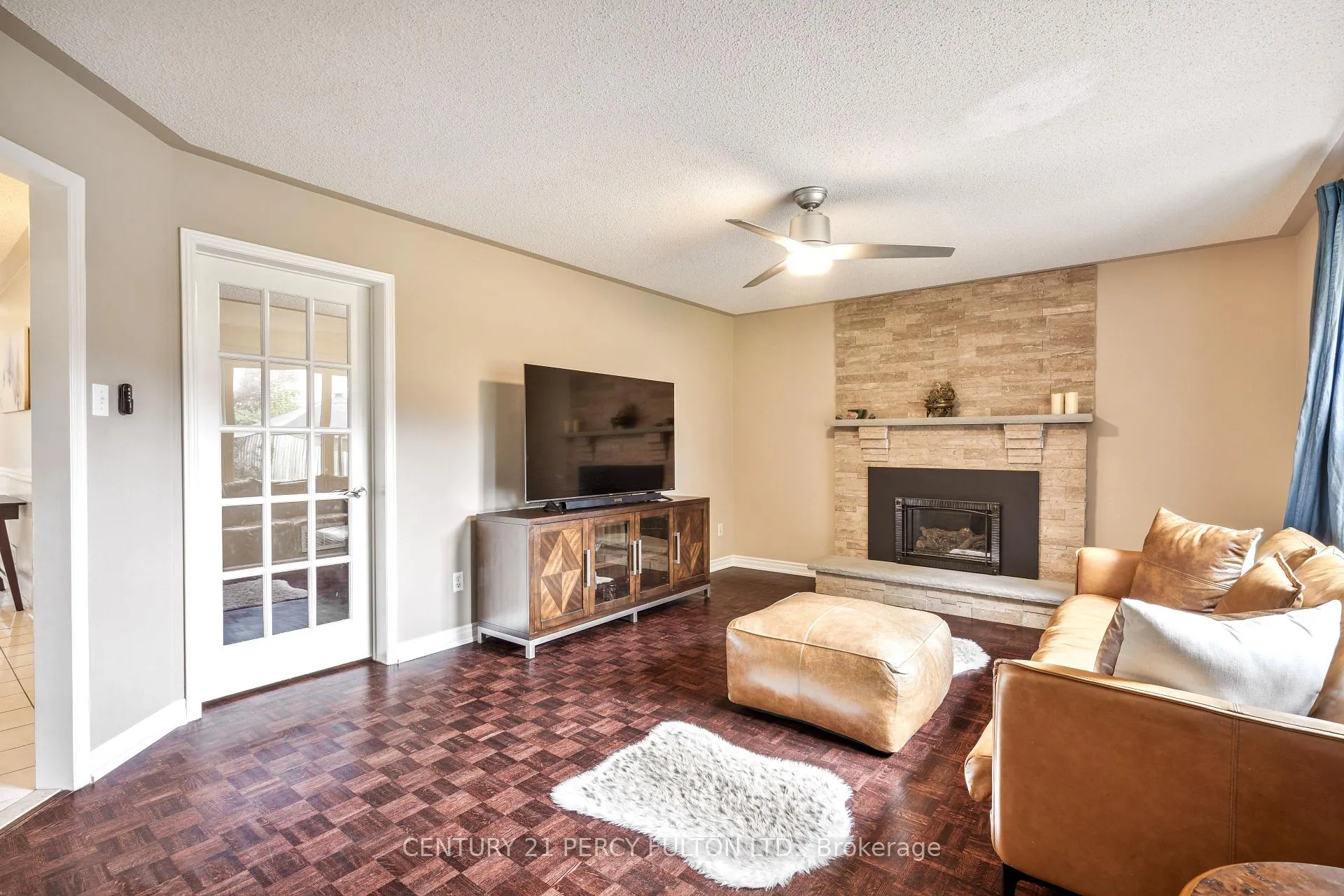 Photo 11 of 54 Cityview Circle, Barrie, Holly — HOMEH